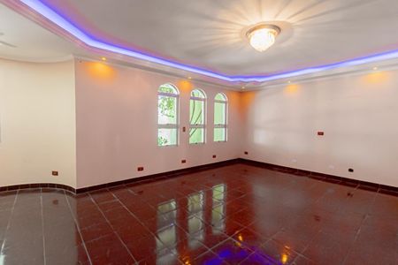 Casa à venda com 300m², 4 quartos e 4 vagas Casa à venda com 300m², 4 quartos e 4 vagasSala