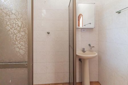 Casa à venda com 300m², 4 quartos e 4 vagas Casa à venda com 300m², 4 quartos e 4 vagasBanheiro de Serviço