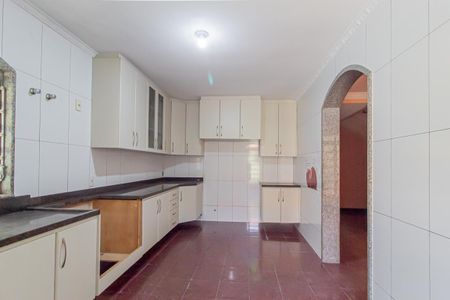 Casa à venda com 300m², 4 quartos e 4 vagas Casa à venda com 300m², 4 quartos e 4 vagasCozinha