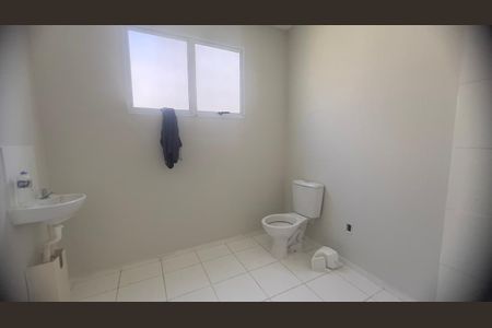 Banheiro de apartamento para alugar com 2 quartos, 45m² em Jardim das Margaridas, Salvador