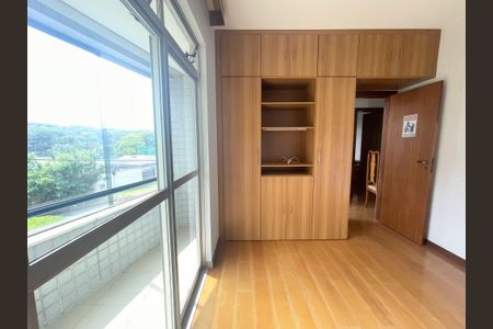 Apartamento à venda com 160m², 4 quartos e 4 vagasQuarto 02 Com Varanda