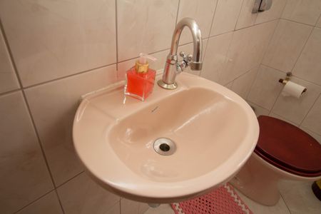 Casa à venda com 107m², 4 quartos e 2 vagas Casa à venda com 107m², 4 quartos e 2 vagasLavabo