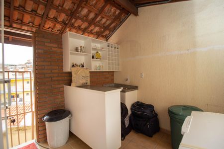 Casa à venda com 107m², 4 quartos e 2 vagas Casa à venda com 107m², 4 quartos e 2 vagasQuintal