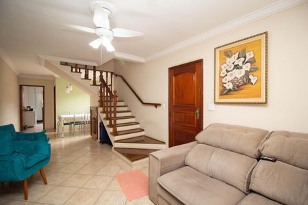 Casa à venda com 107m², 4 quartos e 2 vagas Casa à venda com 107m², 4 quartos e 2 vagasSala