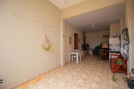 Casa à venda com 107m², 4 quartos e 2 vagas Casa à venda com 107m², 4 quartos e 2 vagasQuintal