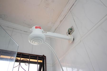 Casa à venda com 107m², 4 quartos e 2 vagas Casa à venda com 107m², 4 quartos e 2 vagasBanheiro da Suíte