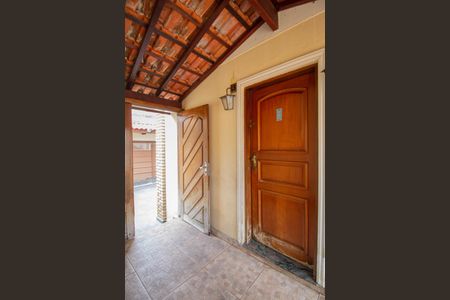 Casa à venda com 107m², 4 quartos e 2 vagas Casa à venda com 107m², 4 quartos e 2 vagasHall de entrada