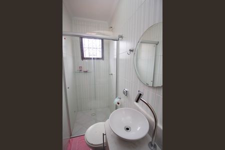 Casa à venda com 107m², 4 quartos e 2 vagas Casa à venda com 107m², 4 quartos e 2 vagasBanheiro Social