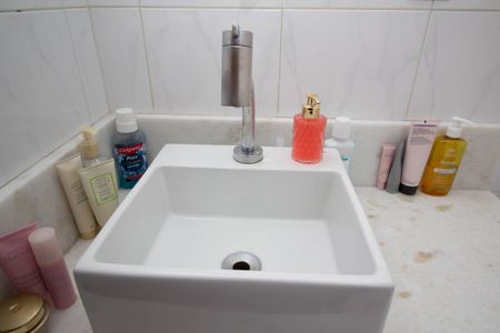 Casa à venda com 107m², 4 quartos e 2 vagas Casa à venda com 107m², 4 quartos e 2 vagasBanheiro da Suíte