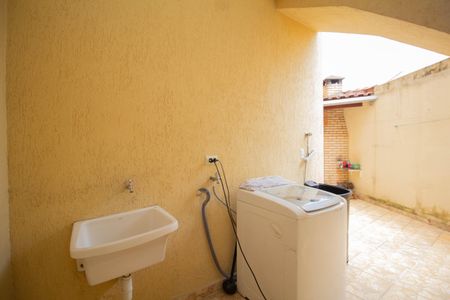 Casa à venda com 107m², 4 quartos e 2 vagas Casa à venda com 107m², 4 quartos e 2 vagasÁrea de Serviço