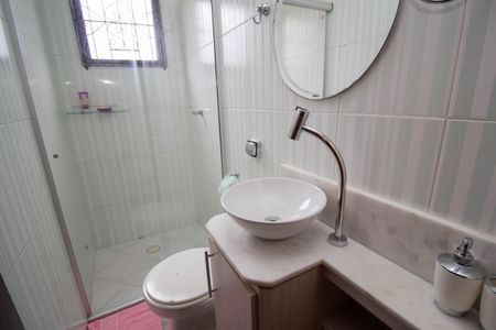 Casa à venda com 107m², 4 quartos e 2 vagas Casa à venda com 107m², 4 quartos e 2 vagasBanheiro Social