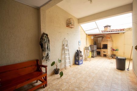 Casa à venda com 107m², 4 quartos e 2 vagas Casa à venda com 107m², 4 quartos e 2 vagasQuintal