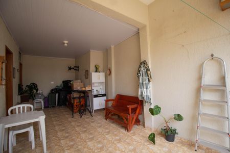 Casa à venda com 107m², 4 quartos e 2 vagas Casa à venda com 107m², 4 quartos e 2 vagasQuintal