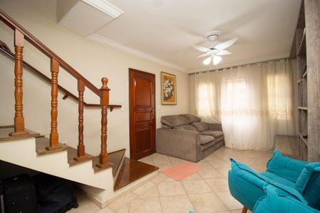 Casa à venda com 107m², 4 quartos e 2 vagas Casa à venda com 107m², 4 quartos e 2 vagasSala