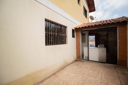 Casa à venda com 107m², 4 quartos e 2 vagas Casa à venda com 107m², 4 quartos e 2 vagasQuintal