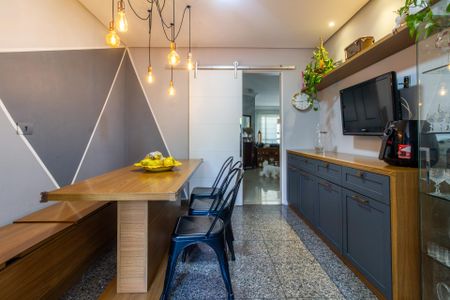 Apartamento à venda com 169m², 4 quartos e 2 vagasCozinha