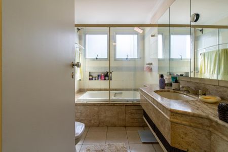 Apartamento à venda com 169m², 4 quartos e 2 vagasBanheiro da Suíte 3