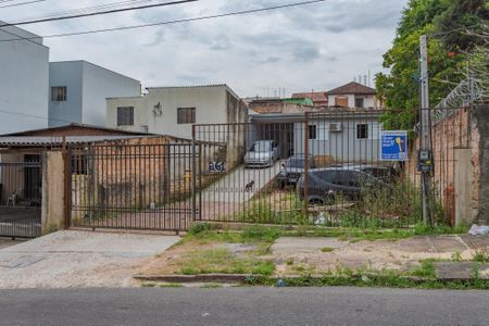 Casa à venda com 94m², 2 quartos e 5 vagas Casa à venda com 94m², 2 quartos e 5 vagasFachada