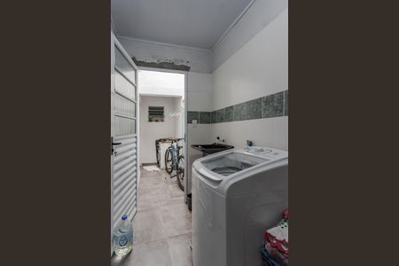 Casa à venda com 94m², 2 quartos e 5 vagas Casa à venda com 94m², 2 quartos e 5 vagasÁrea de Serviço