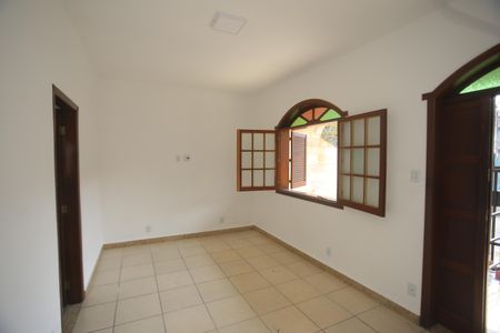 Quarto de casa para alugar com 3 quartos, 200m² em Caiçara-adelaide, Belo Horizonte