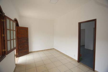 Sala de casa para alugar com 3 quartos, 200m² em Caiçara-adelaide, Belo Horizonte