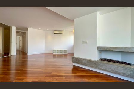 Apartamento para alugar com 220m², 3 quartos e 3 vagasSala