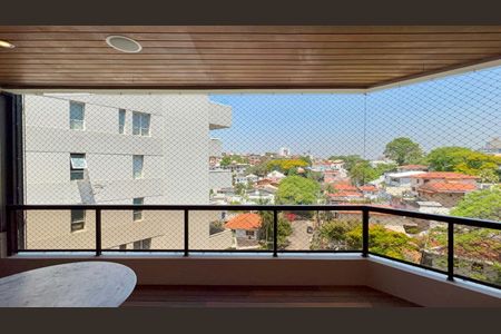 Apartamento para alugar com 220m², 3 quartos e 3 vagasVaranda