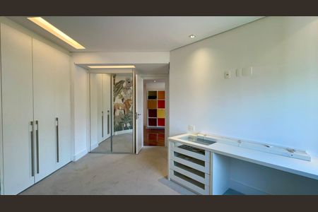 Apartamento para alugar com 220m², 3 quartos e 3 vagasSuíte 1