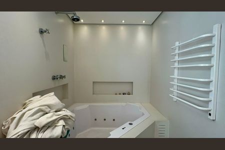 Apartamento para alugar com 220m², 3 quartos e 3 vagasBanheiro da Suíte 3