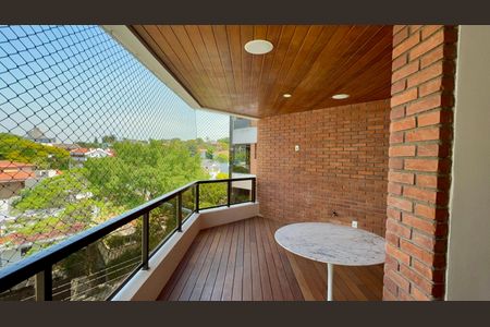 Apartamento para alugar com 220m², 3 quartos e 3 vagasVaranda