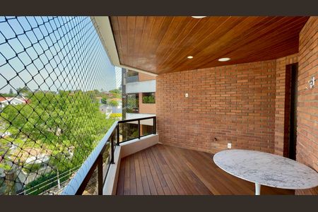 Apartamento para alugar com 220m², 3 quartos e 3 vagasVaranda