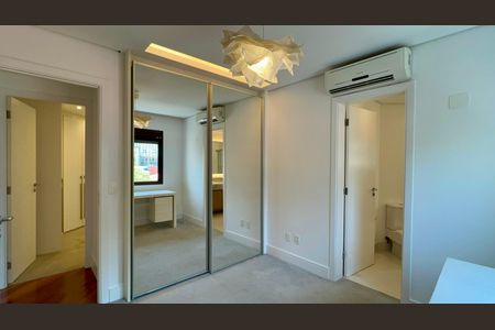 Apartamento para alugar com 220m², 3 quartos e 3 vagasSuíte 2