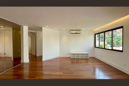 Apartamento para alugar com 220m², 3 quartos e 3 vagasSala