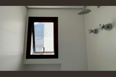 Apartamento para alugar com 220m², 3 quartos e 3 vagasBanheiro de serviço