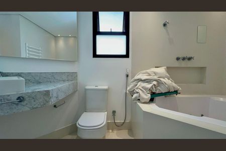 Apartamento para alugar com 220m², 3 quartos e 3 vagasBanheiro da Suíte 3