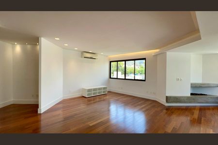 Apartamento para alugar com 220m², 3 quartos e 3 vagasSala