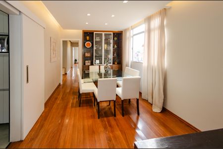 Apartamento à venda com 312m², 5 quartos e 3 vagas Apartamento à venda com 312m², 5 quartos e 3 vagasSala