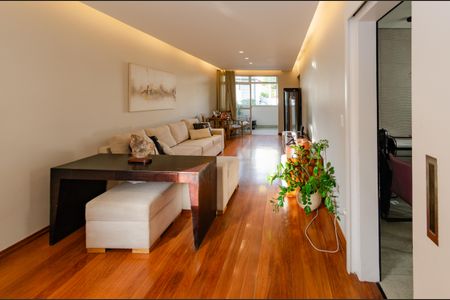 Apartamento à venda com 312m², 5 quartos e 3 vagas Apartamento à venda com 312m², 5 quartos e 3 vagasSala