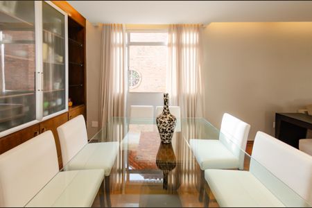 Apartamento à venda com 312m², 5 quartos e 3 vagas Apartamento à venda com 312m², 5 quartos e 3 vagasSala