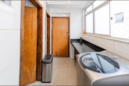 Apartamento à venda com 312m², 5 quartos e 3 vagas Apartamento à venda com 312m², 5 quartos e 3 vagasÁrea de serviço