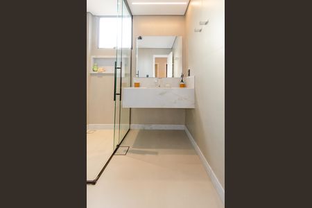 Apartamento à venda com 312m², 5 quartos e 3 vagas Apartamento à venda com 312m², 5 quartos e 3 vagasBanheiro social 1