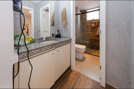 Apartamento à venda com 312m², 5 quartos e 3 vagas Apartamento à venda com 312m², 5 quartos e 3 vagasBanheiro social 2