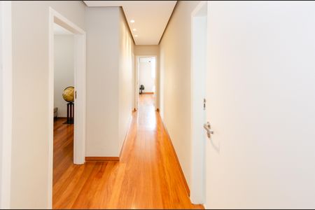 Apartamento à venda com 312m², 5 quartos e 3 vagas Apartamento à venda com 312m², 5 quartos e 3 vagasCorredor