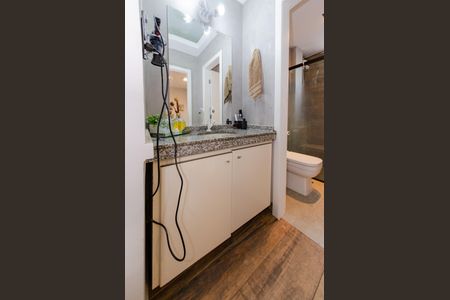 Apartamento à venda com 312m², 5 quartos e 3 vagas Apartamento à venda com 312m², 5 quartos e 3 vagasBanheiro social 2