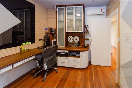 Apartamento à venda com 312m², 5 quartos e 3 vagas Apartamento à venda com 312m², 5 quartos e 3 vagasQuarto 3