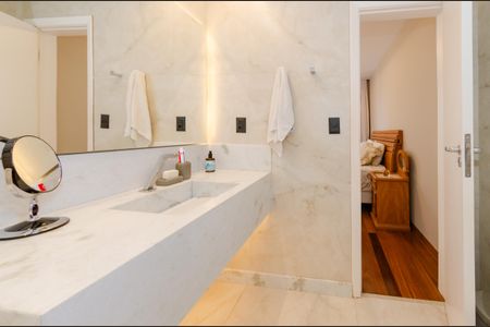 Apartamento à venda com 312m², 5 quartos e 3 vagas Apartamento à venda com 312m², 5 quartos e 3 vagasBanheiro suíte