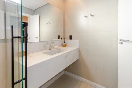 Apartamento à venda com 312m², 5 quartos e 3 vagas Apartamento à venda com 312m², 5 quartos e 3 vagasBanheiro social 1