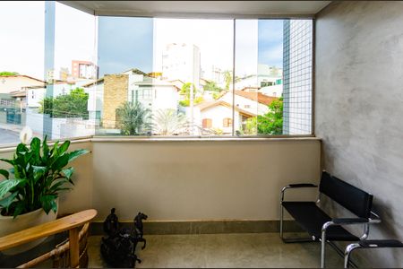 Apartamento à venda com 312m², 5 quartos e 3 vagas Apartamento à venda com 312m², 5 quartos e 3 vagasVaranda