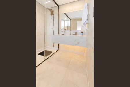 Apartamento à venda com 312m², 5 quartos e 3 vagas Apartamento à venda com 312m², 5 quartos e 3 vagasBanheiro suíte