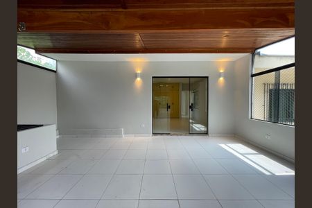 Varanda de casa para alugar com 5 quartos, 181m² em Jardim Pinheiros, São Paulo